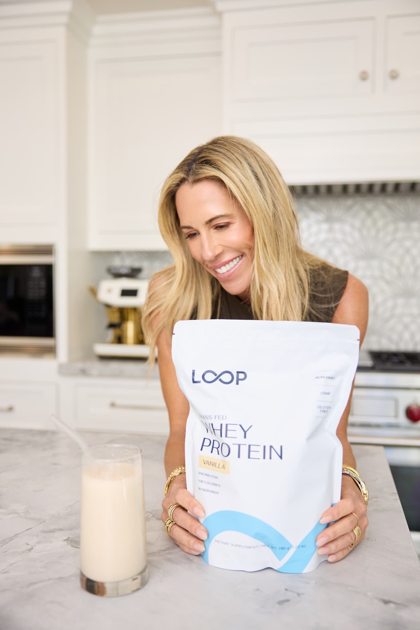 Holding Loop Whey Protein